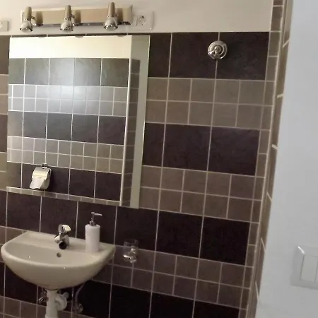 Inviting 14 Sleeps 3 Guests Apartment Split
