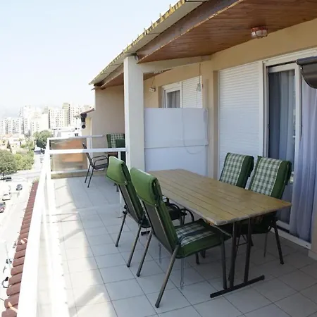 Inviting 14 Sleeps 3 Guests Split