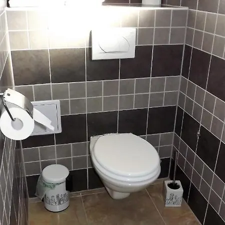 Inviting 14 Sleeps 3 Guests Apartment *